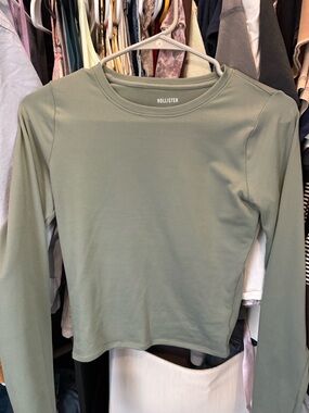 Hollister Long-Sleeve Crewneck Top in Sage